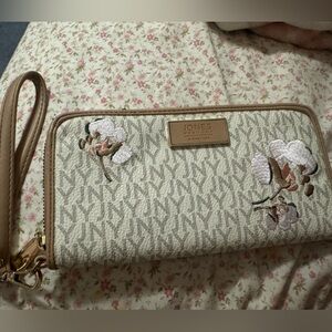 Jones New York Cream Floral Wristlet